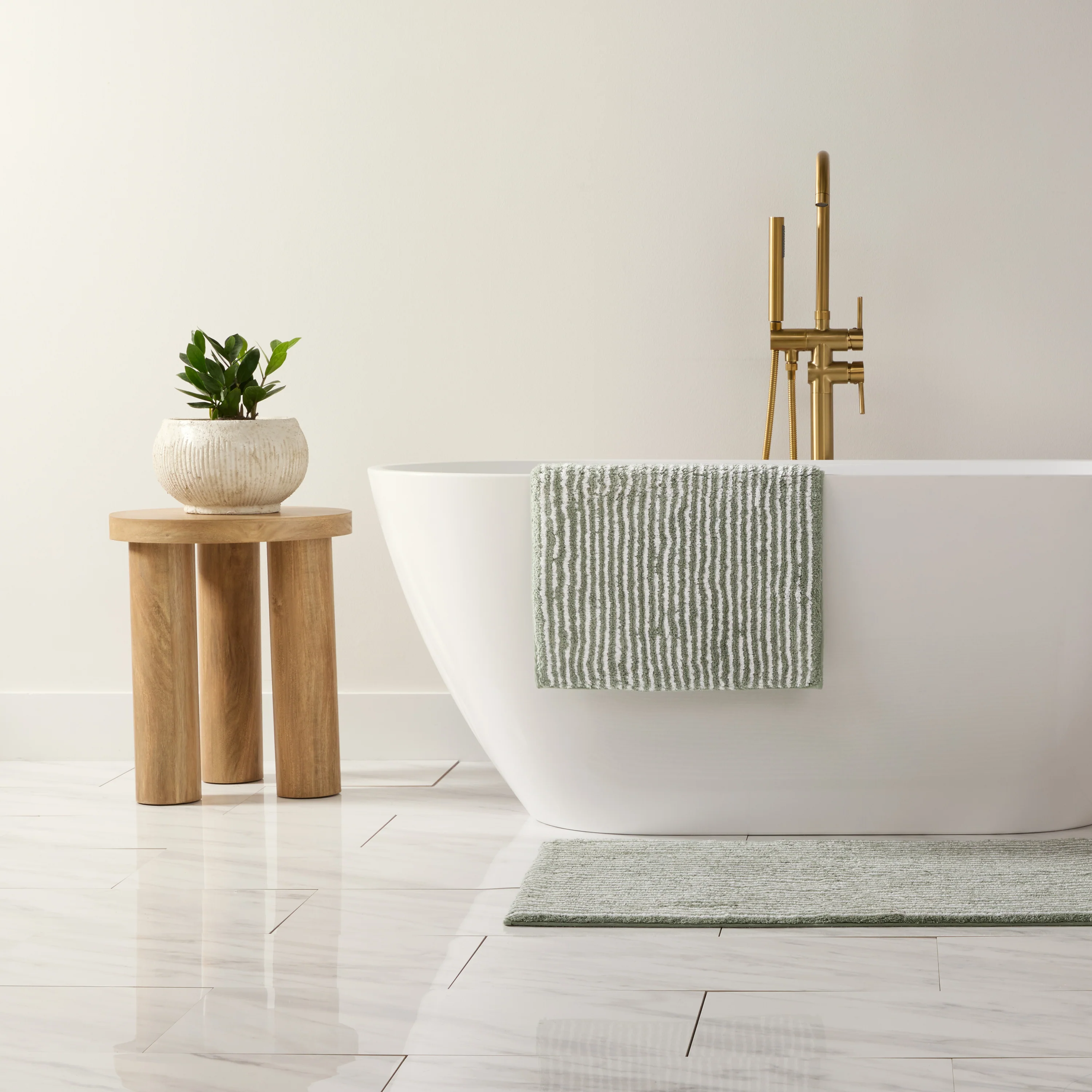 100% Cotton Pin Striped Patterned Bath Mat - Image 3