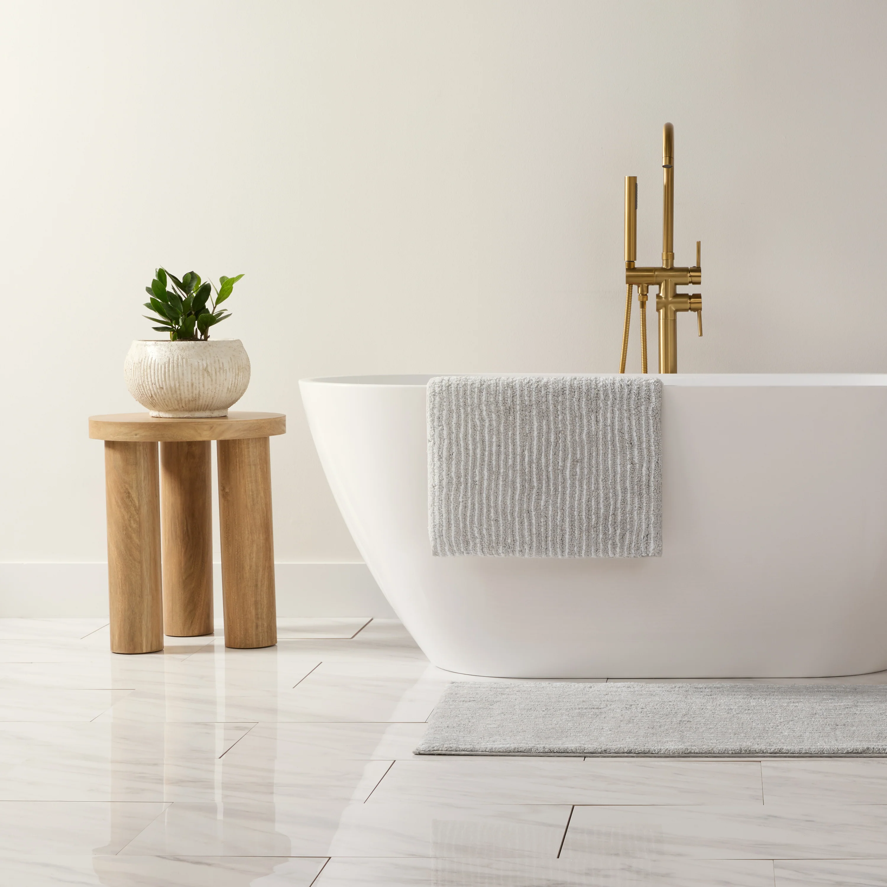 100% Cotton Pin Striped Patterned Bath Mat - Image 4