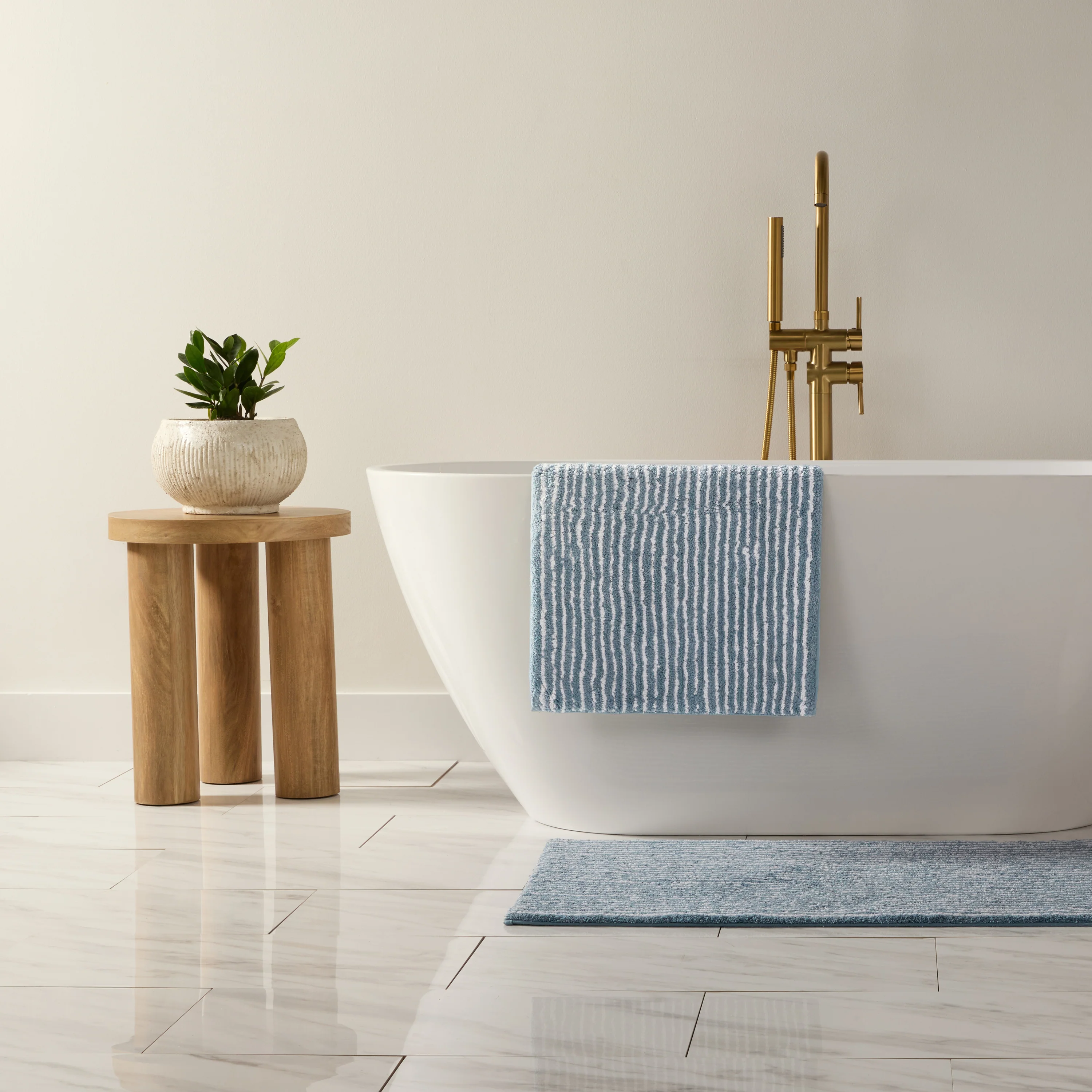 100% Cotton Pin Striped Patterned Bath Mat - Image 5