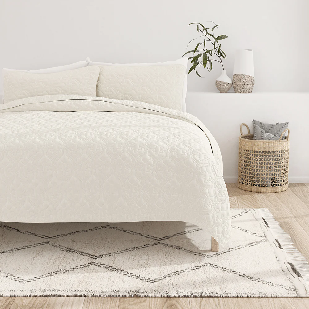 3-Piece Damask Quilted Coverlet Set - Image 4