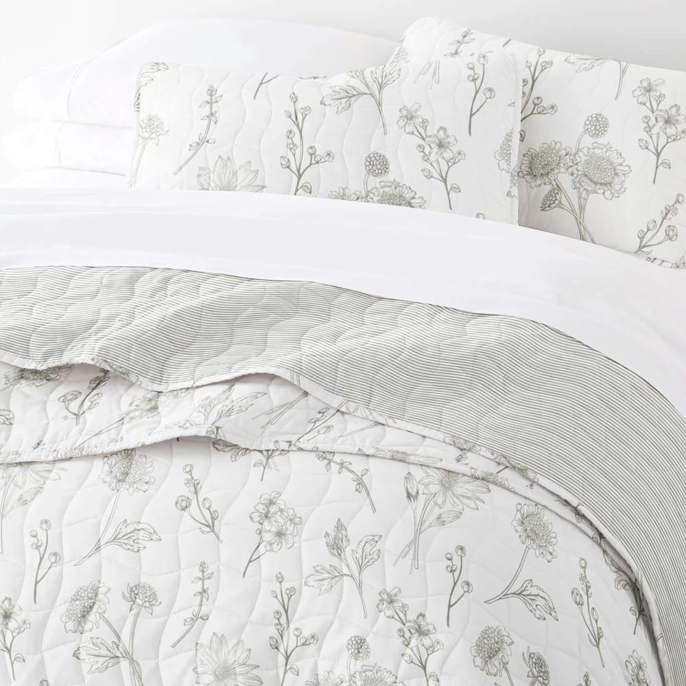 Blooming Daisy Reversible Quilted Coverlet Set - Image 4