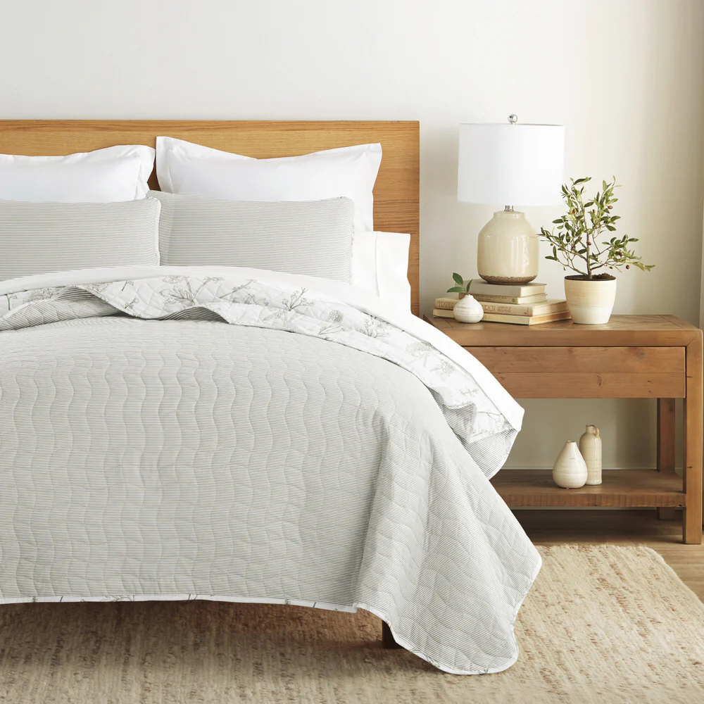 Blooming Daisy Reversible Quilted Coverlet Set - Image 5