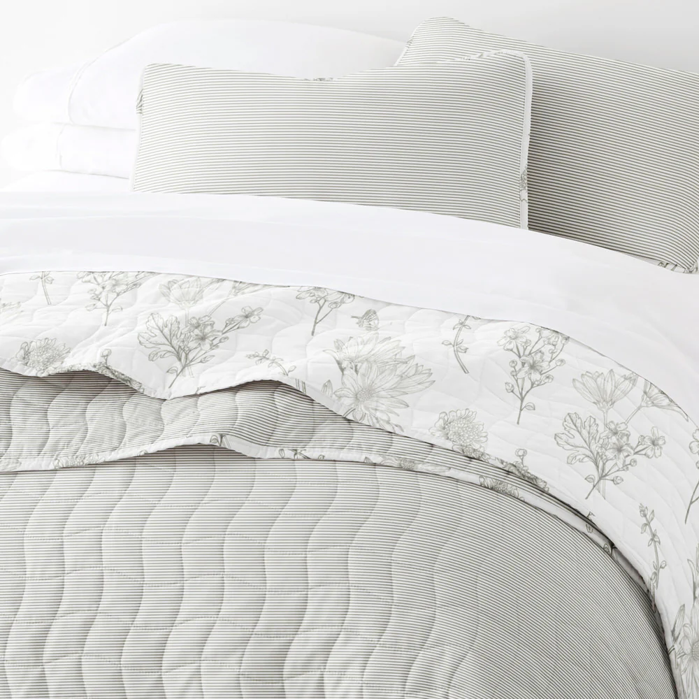 Blooming Daisy Reversible Quilted Coverlet Set - Image 6