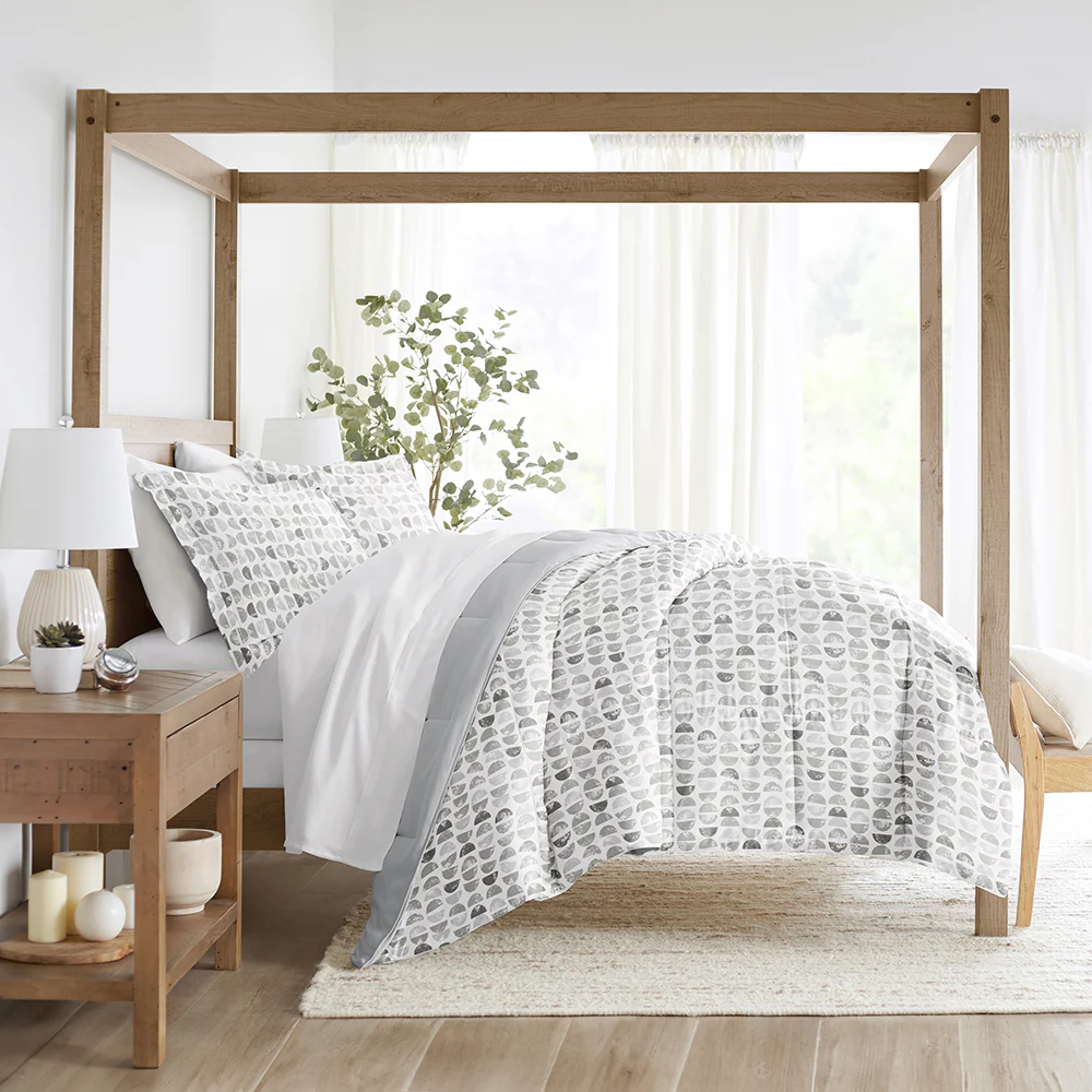 Moonlight Stars Reversible Down-Alternative Comforter Set - Image 3