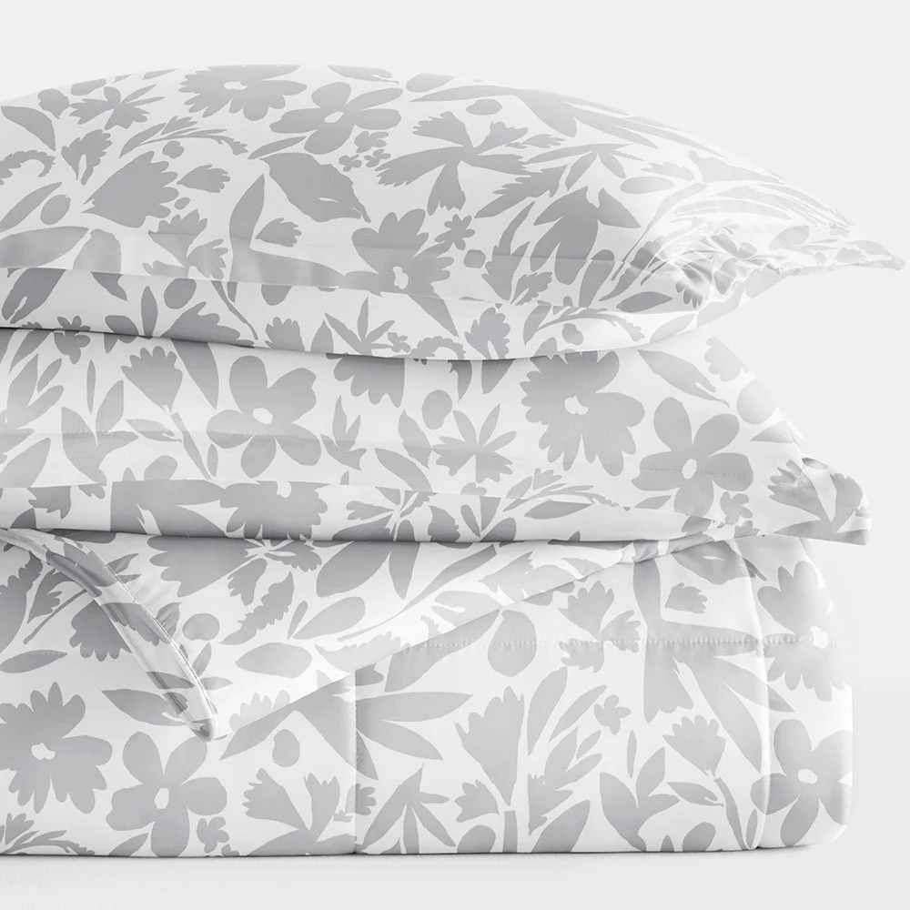 Abstract Garden Patterned Down-Alternative Comforter Set (Sale) - Image 5