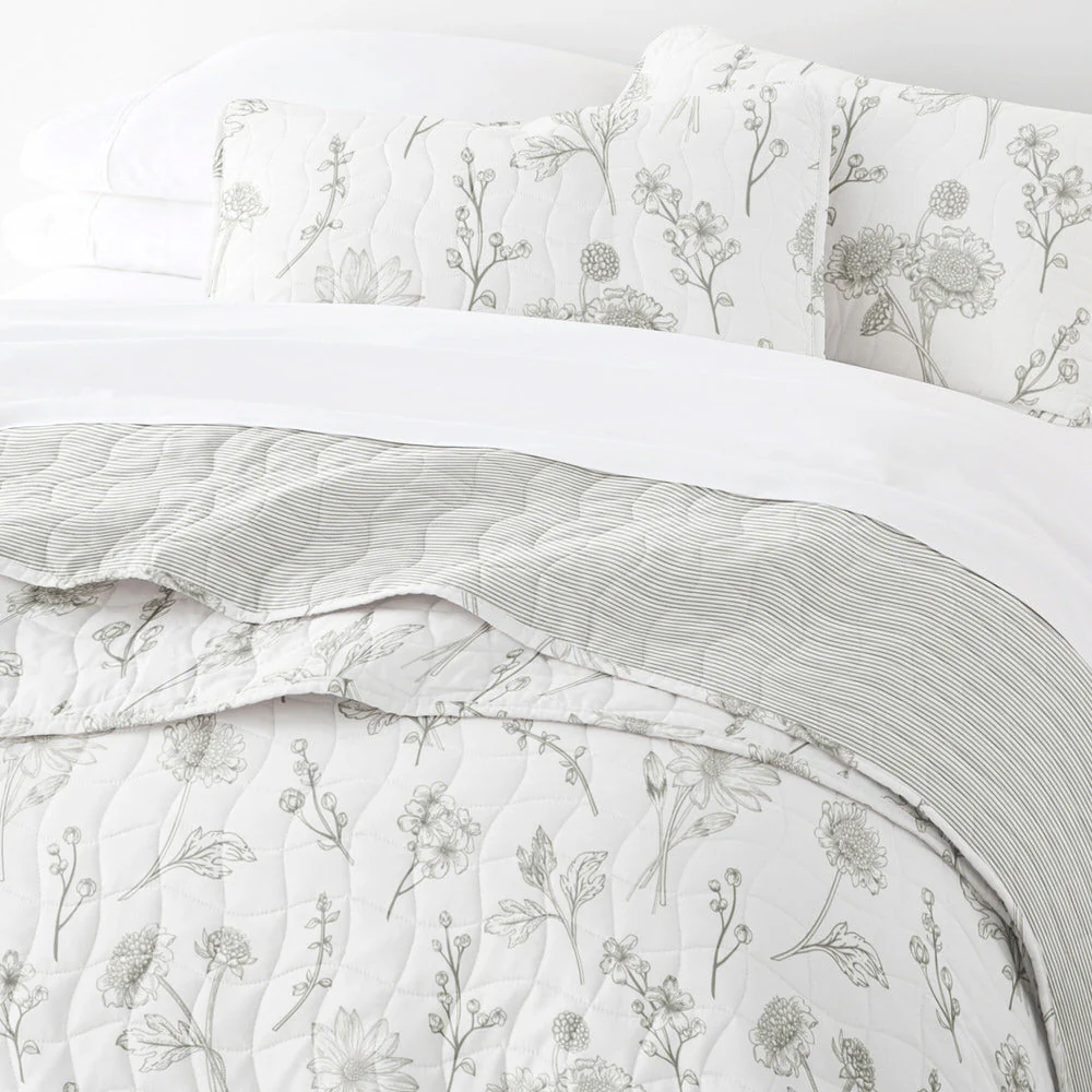 Blooming Daisy Reversible Quilted Coverlet Set (Sale) - Image 4