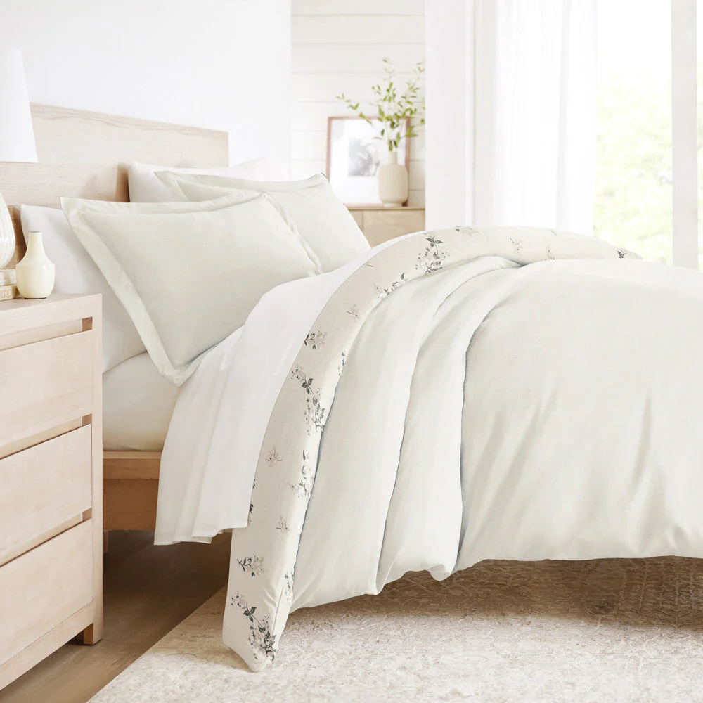 Delicate Floral Pattern 3-Piece Reversible Duvet Cover Set (Sale) - Image 4