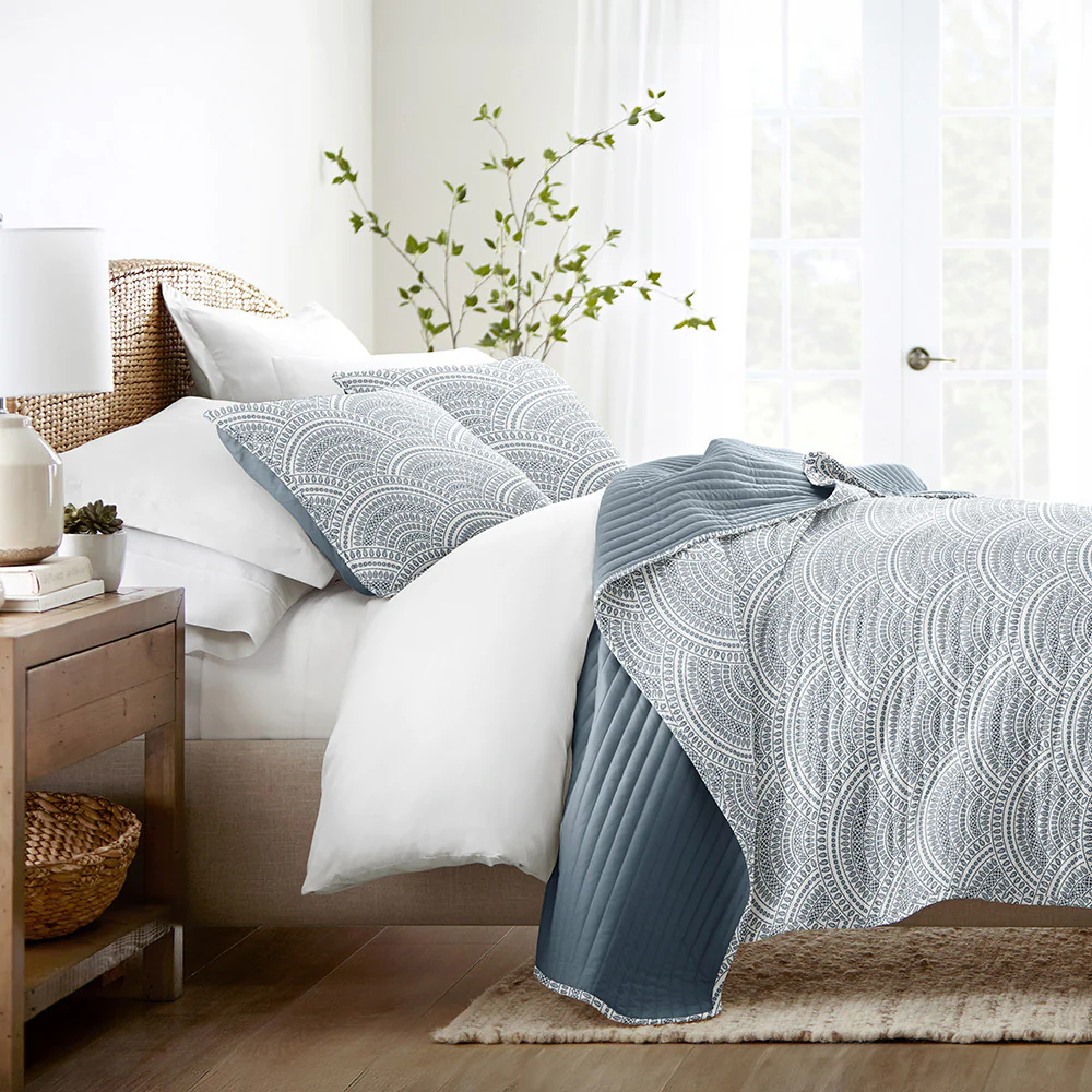 Scallop Reversible Quilted Coverlet Set - Image 3