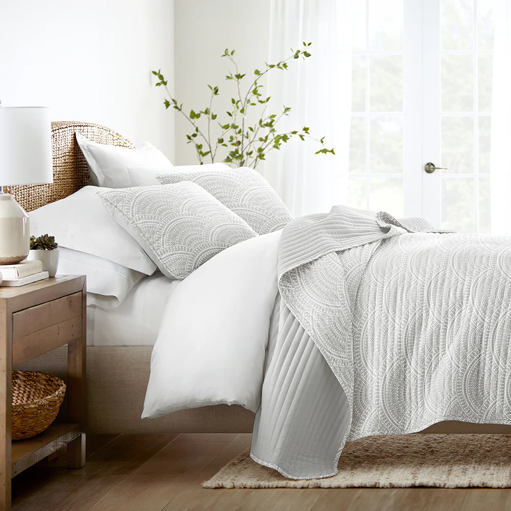 Scallop Reversible Quilted Coverlet Set - Image 4